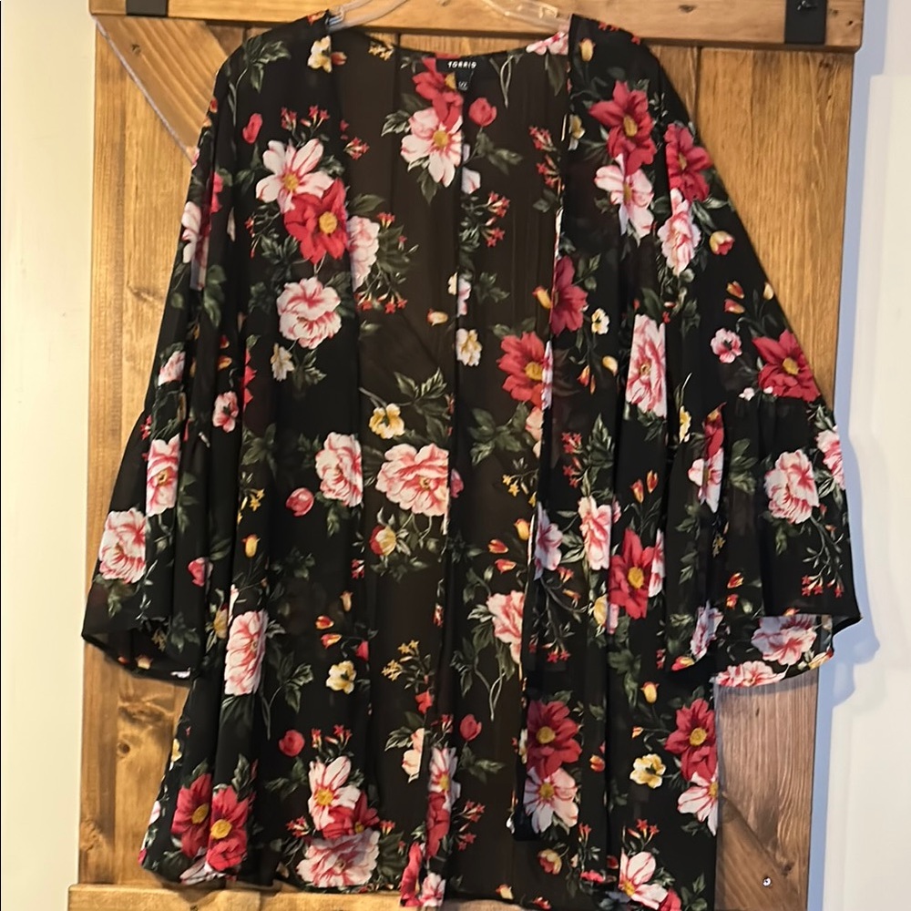 Torrid Black Floral Kimono Top size 1/2